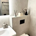 Esplanaadi 10 *