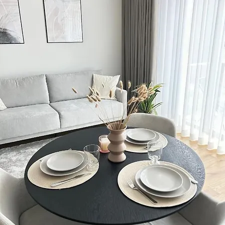 Esplanaadi 10 * Pärnu